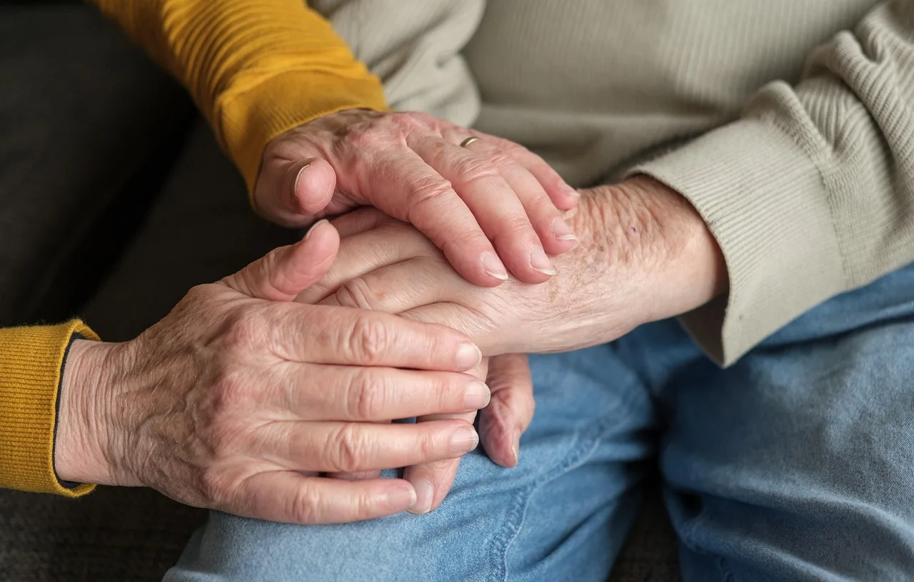 holding hands, elderly, couple, old, old age, concern, care, self-sustainability, help out, seniors, family, love, nursing home, loneliness, together, friendship, senior citizens, support, nursing home, nursing home, nursing home, nursing home, nursing home. Caregiver program Canada temporary foreign worker: routes, timelines