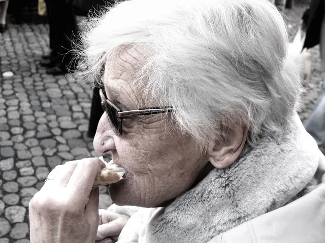 dependent, dementia, woman, old, alzheimer's, retirement home, care for the elderly, age spots, old people's home, nationals, fear, care, character, think, folds, ghost, face, health, disease, human, granny, maintenance, need of care, constant, care costs, seniors, calcification, supply. Cash flow for a home care agency: the books an owner has to keep