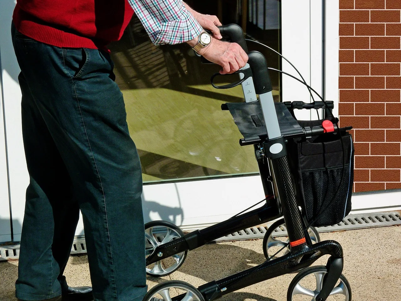 rollator, old, retirement home, retirement, walk, ill, slow, pension, maintenance, care insurance, pensioners, seniors, old people's home, rollator, rollator, rollator, rollator, rollator, retirement home, retirement. Home Care Agency KPIs: Monthly Triggers That Flag a Problem